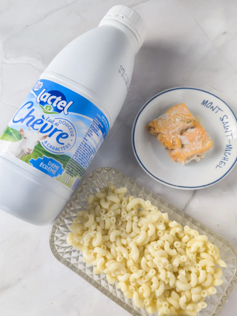 Vue des ingrédients de sauce béchamel pour croquettes