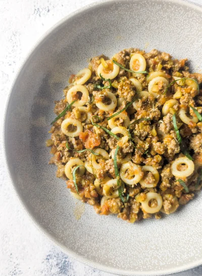 Présentation du plat de boeuf bolognaise aux pâtes