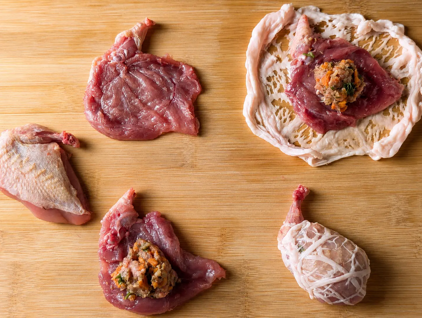 Étapes de montage de la bouchée de caille.