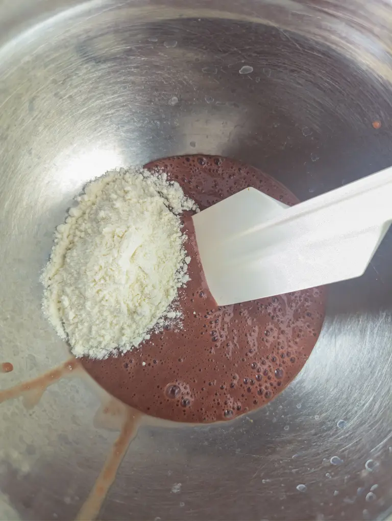 Étape 2 de la recette de moelleux au foie pour chien