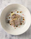 Pâtée moelleuse pour chats : agneau, saumon et patate douce.