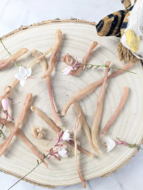 Présentation des sticks de peau de porc séché