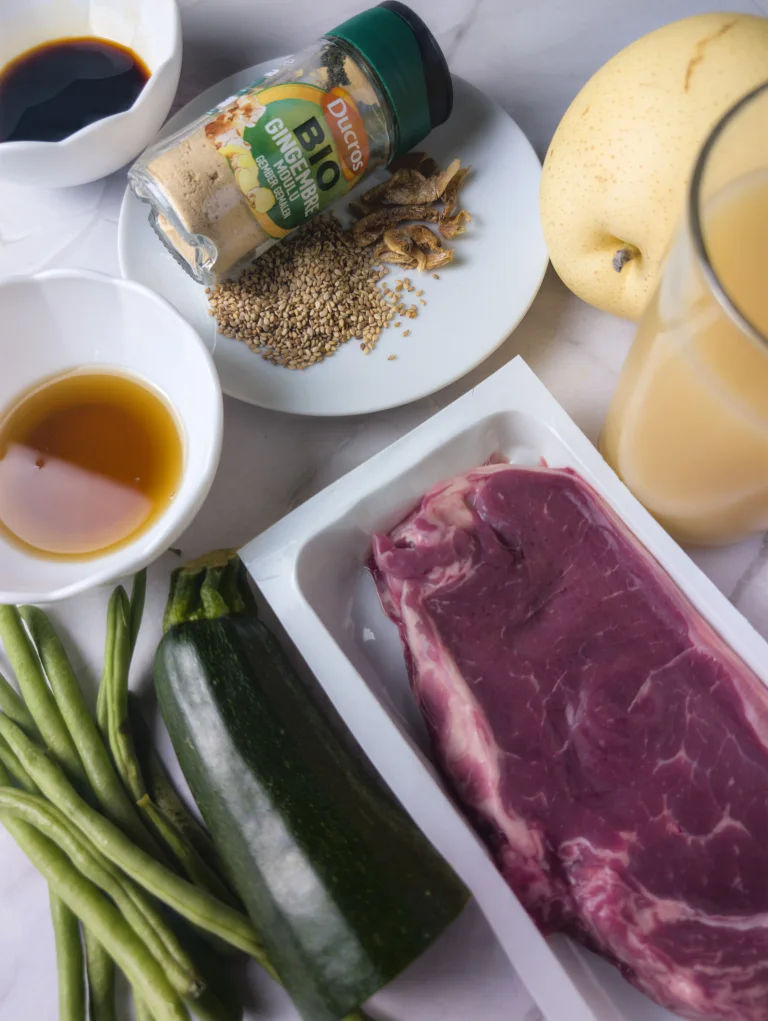 Vue des ingrédients de la recette de boeuf sauté aux légumes