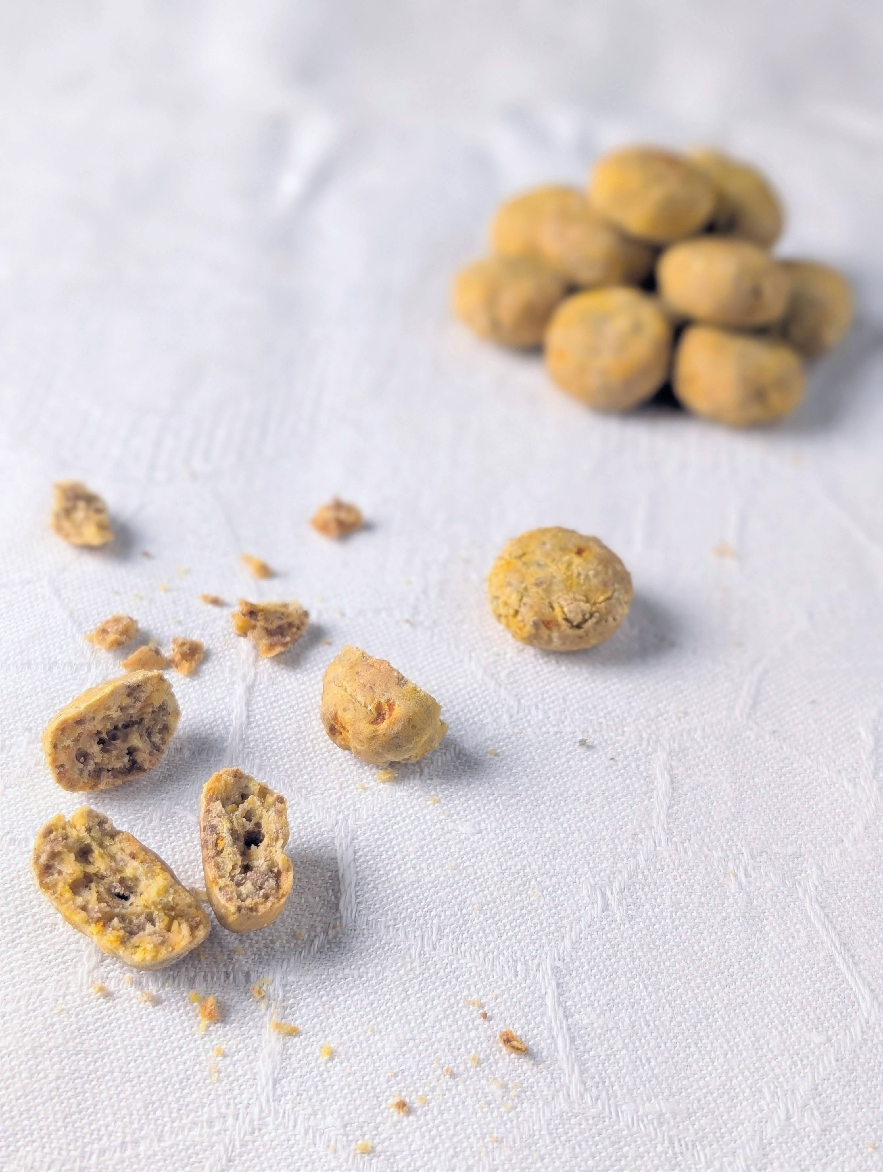 Biscuits récompense boeuf-carotte pour chien — format croquettes rondes