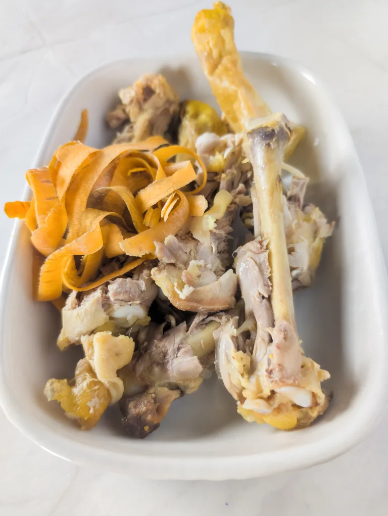 Ingrédients de la recette de sauce poulet pour les croquettes du chien