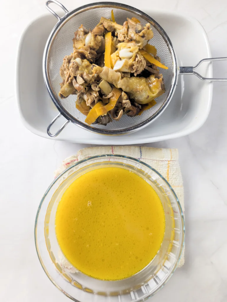 Etape 2 : filtration de la sauce avant liaison