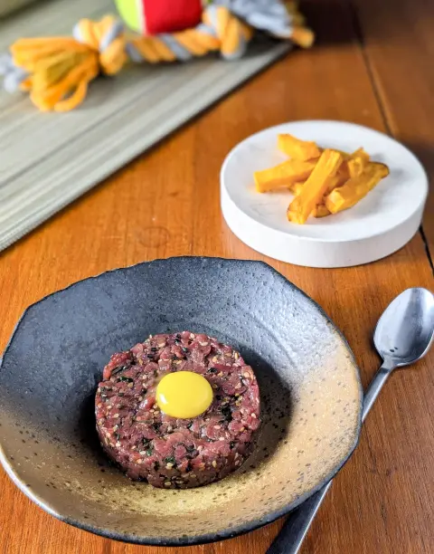 Tartare de boeuf & frites de patate douce  - le cuisine de Vénus